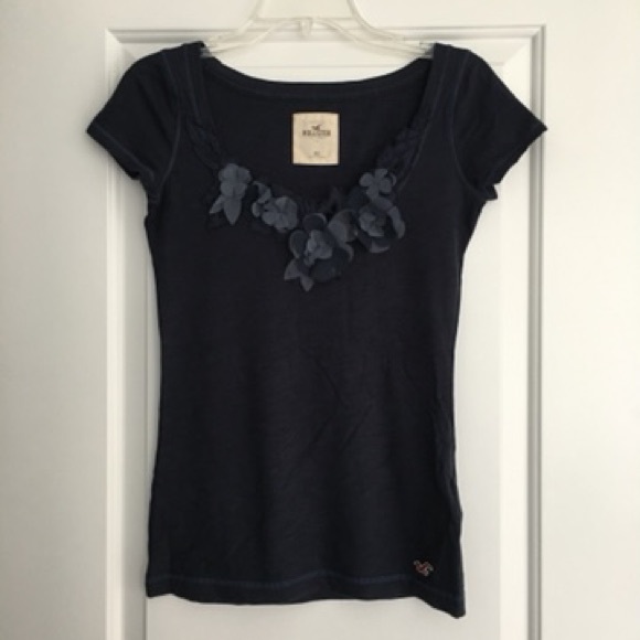 Hollister Women’s Tee NWOT - Picture 1 of 3